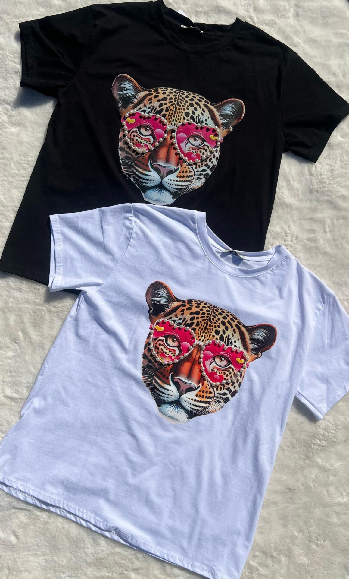 Dames T-shirt panter met gekleurde parelbril