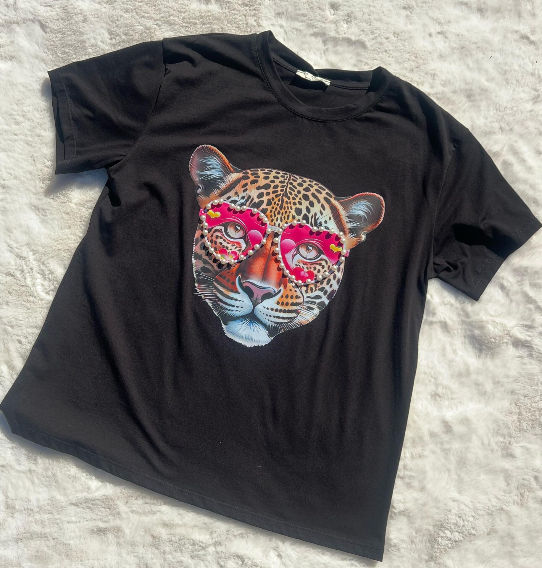 Dames T-shirt panter met gekleurde parelbril - Afbeelding 2