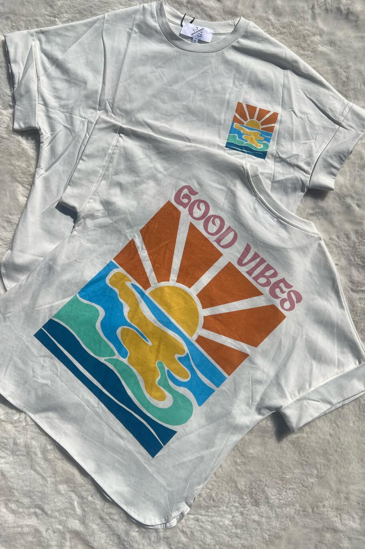 T-shirt  ''Good Vibes''